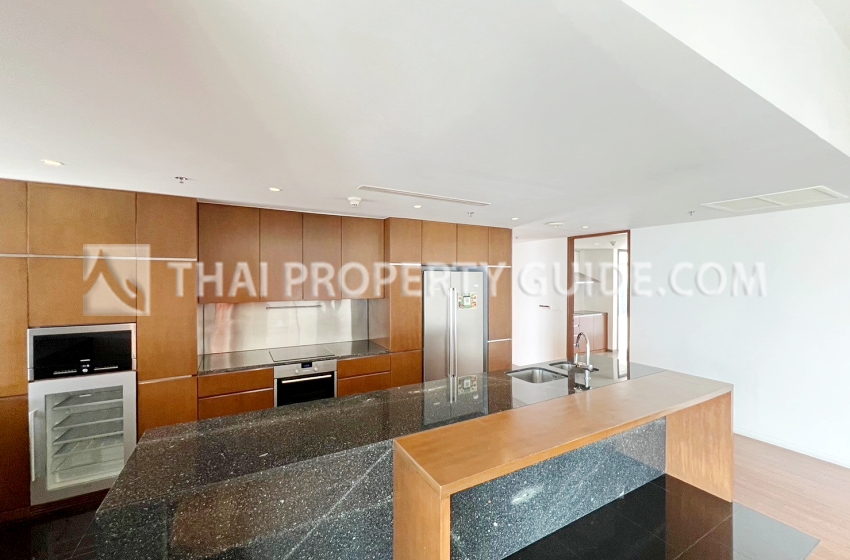 Condominium in Ploenchit : Hansar Rajdamri 